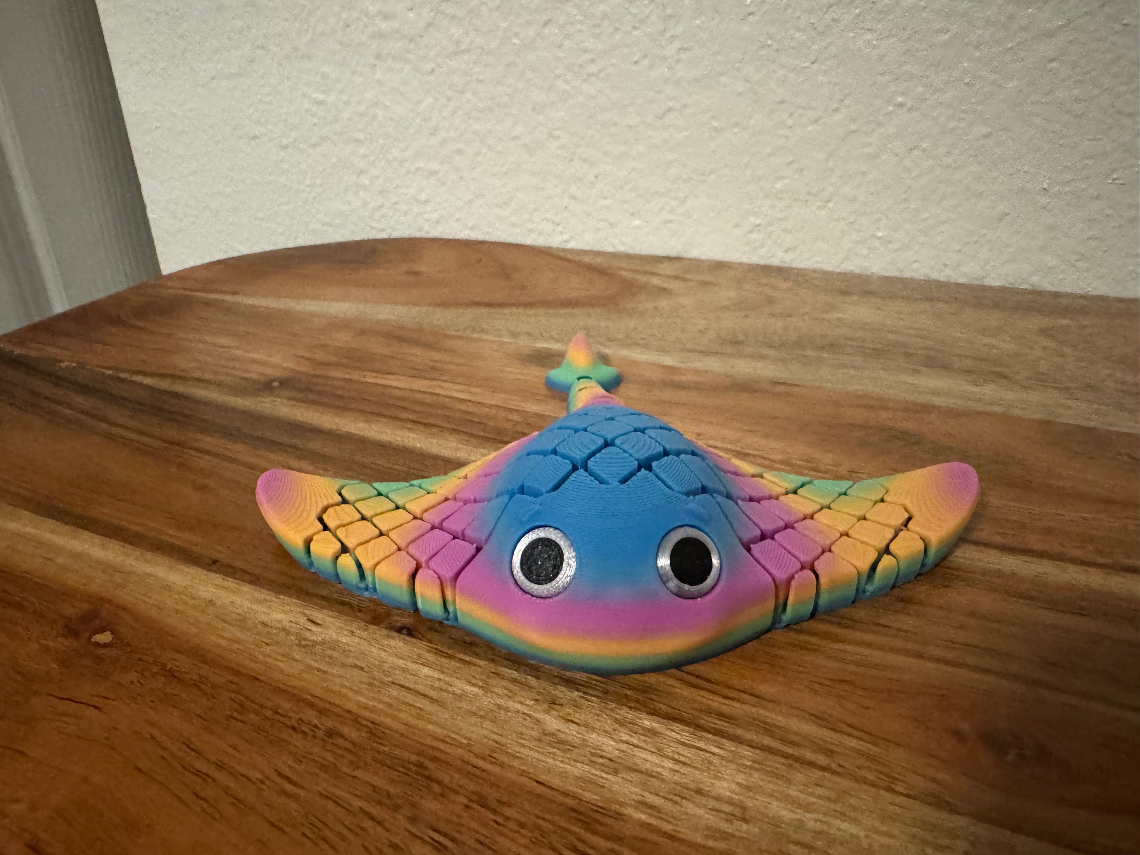 Flexi Manta Ray | Rainbow Articulated 3D Printed Fidget