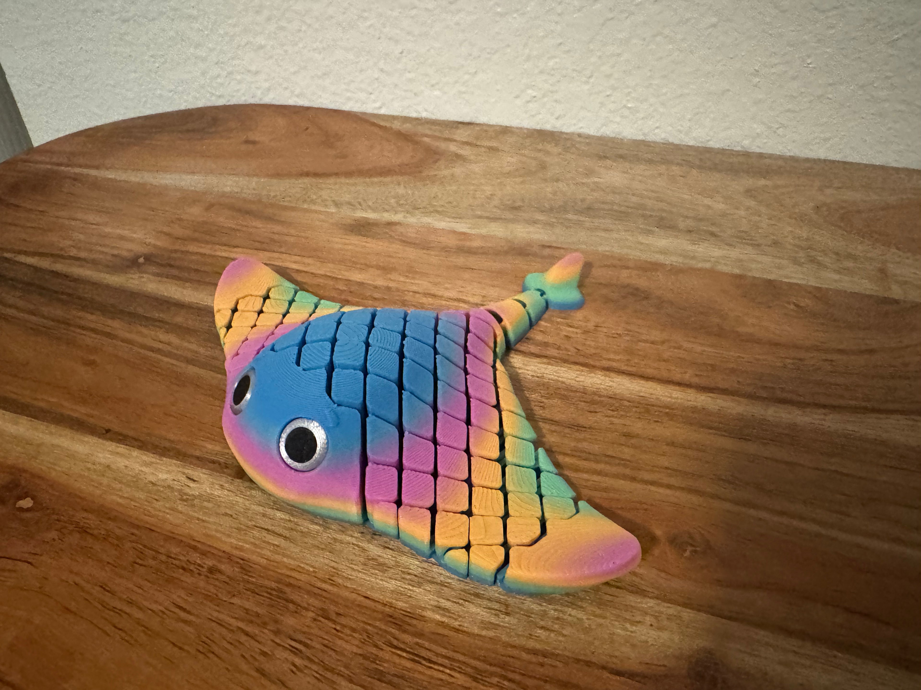 Flexi Manta Ray | Rainbow Articulated 3D Printed Fidget